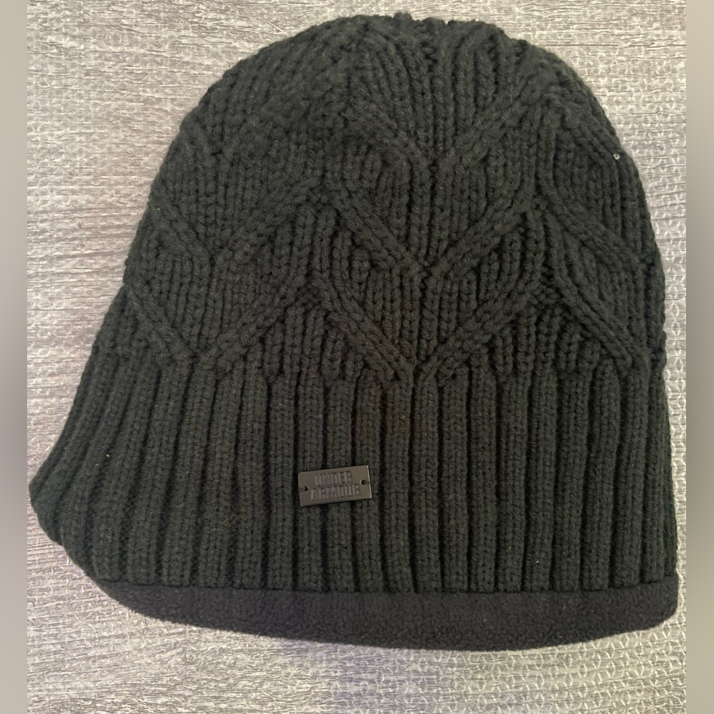 Women’s Under Armour Black Beanie.